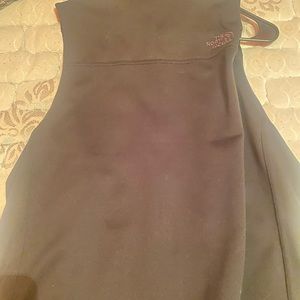 Med black northface vest